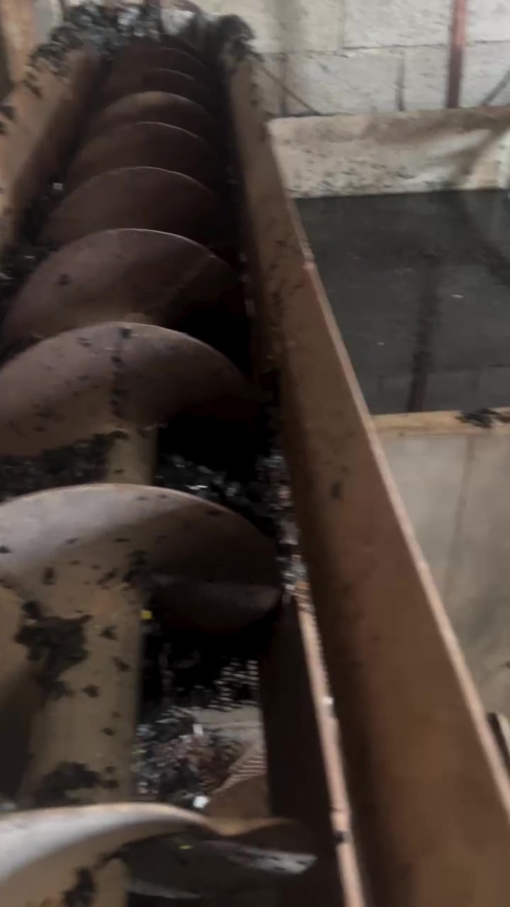 السلام عليكم معمل حبيبات بلاستك  للبيع كامل جهاز تغريز  غساله مجفف +مجفف حراري  جاهز لشغل عنون اربيل للستفسار  *********** وتساب
