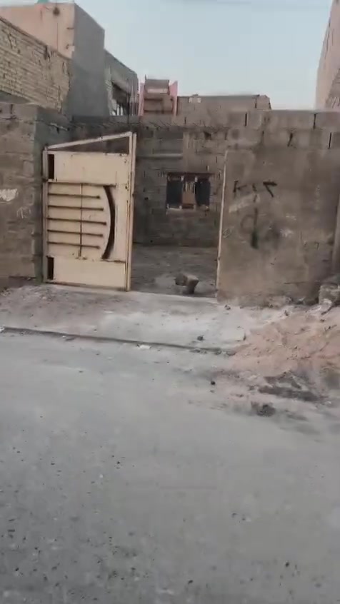 دار للبيع  في منطقة جسر ديالى 
قرب شبكة ابو اسماعيل الفرع على اليسار 
الدار زراعي سند 25  المساحة 120 الواجهة 7 متر 
 البيت يحتاجلة بعض الترتيبات
***********
