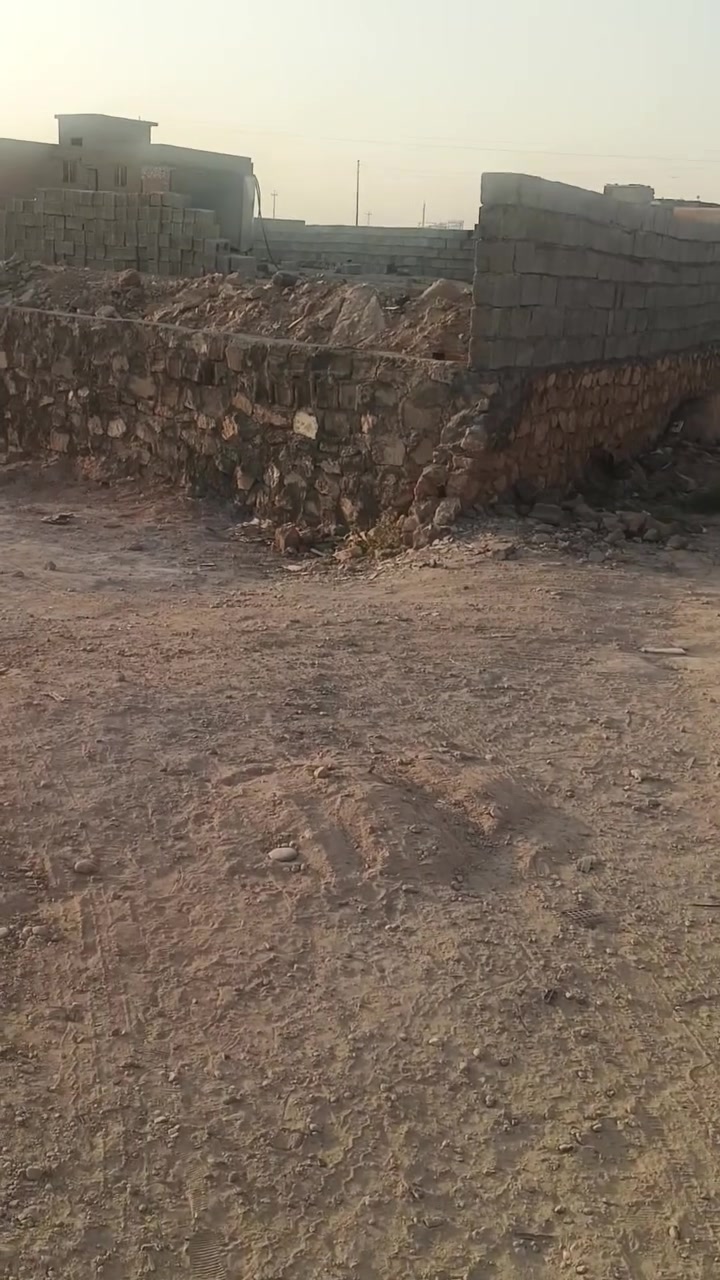 سلام عليكم شباب عندي قطعه ارض مساح 480 مترا حي امين وصله كهرباء ماء  ***********
