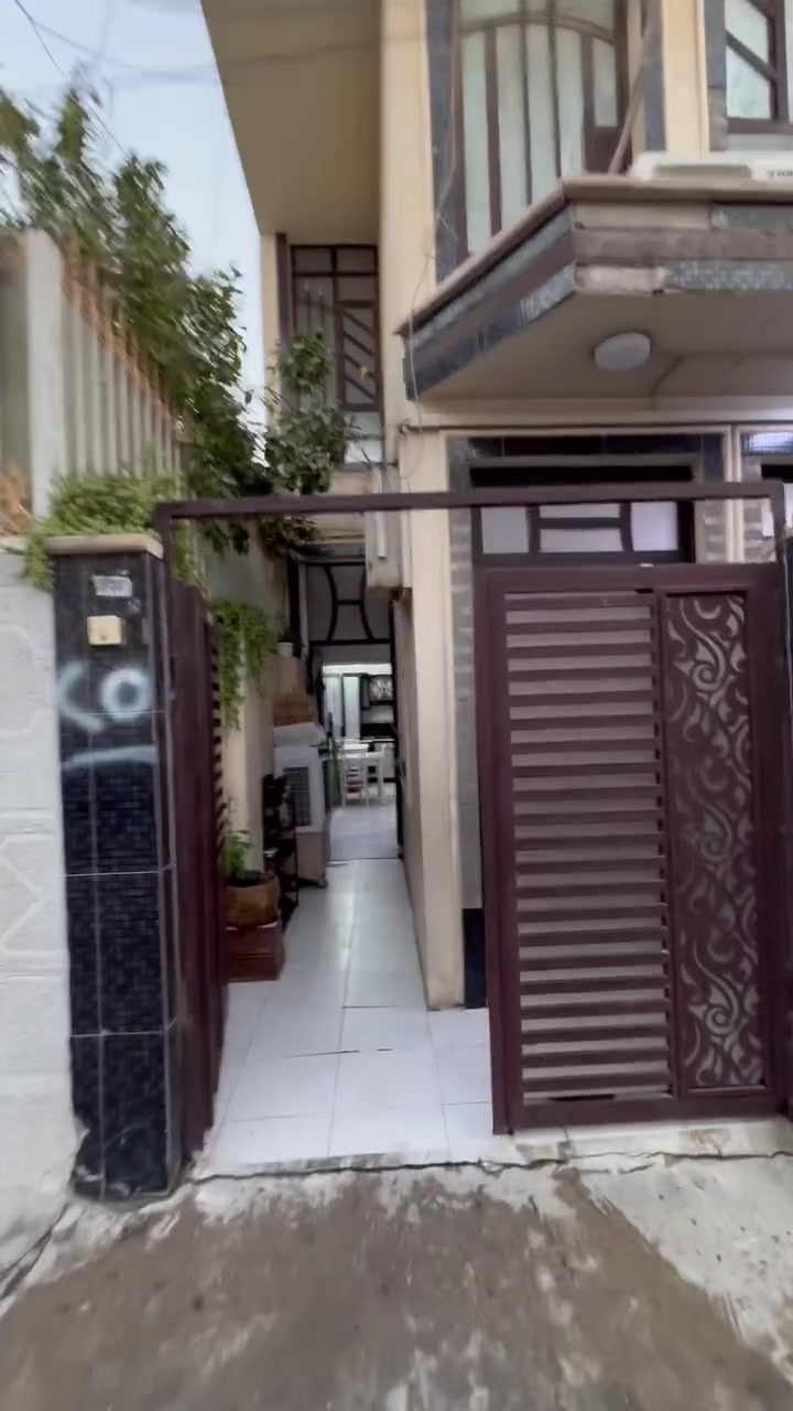 دار للبيع في مساحه 60 متر واجه 5  مدخلين حي الاجوادين شارع الصناعه
يحتوي عله استقبال +حولي +خدمات +مطبخ 
الطابق الثاني غرفتين نوم وخدمات 
للستفسار متواجد وتساب  ***********
