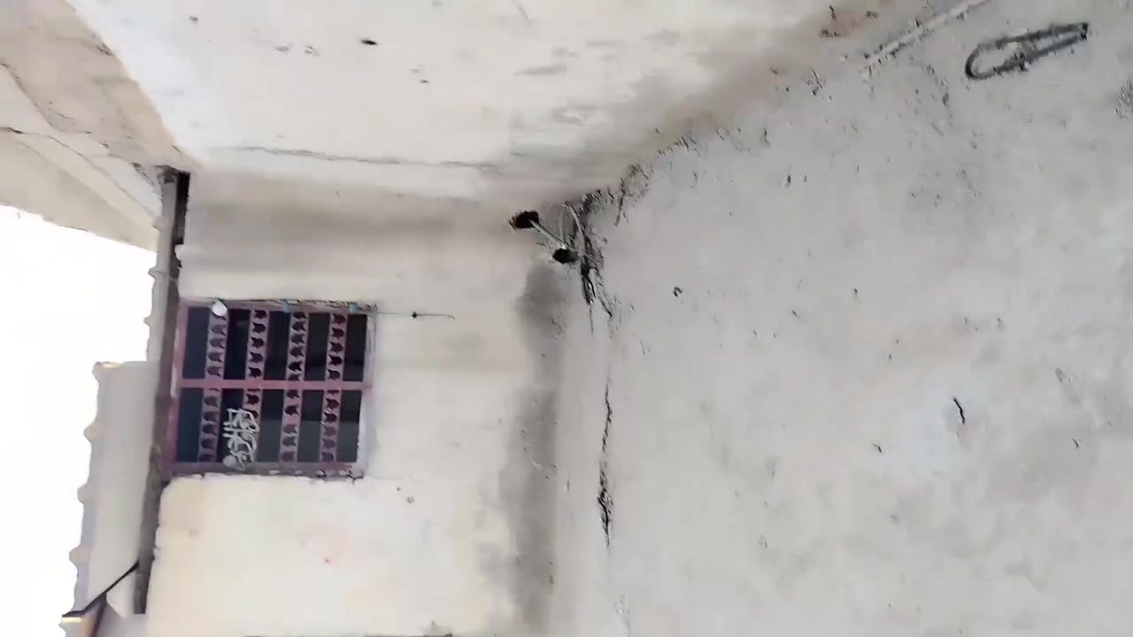 سلام عليكم ورحمه الله بيت تجاوز دوره ابو دشير مساحه 230متر اربع غرف واستقبال وكراج سعر 10مليون  كما واضح بالفديو ممتواجد على الفيس *********** وات
