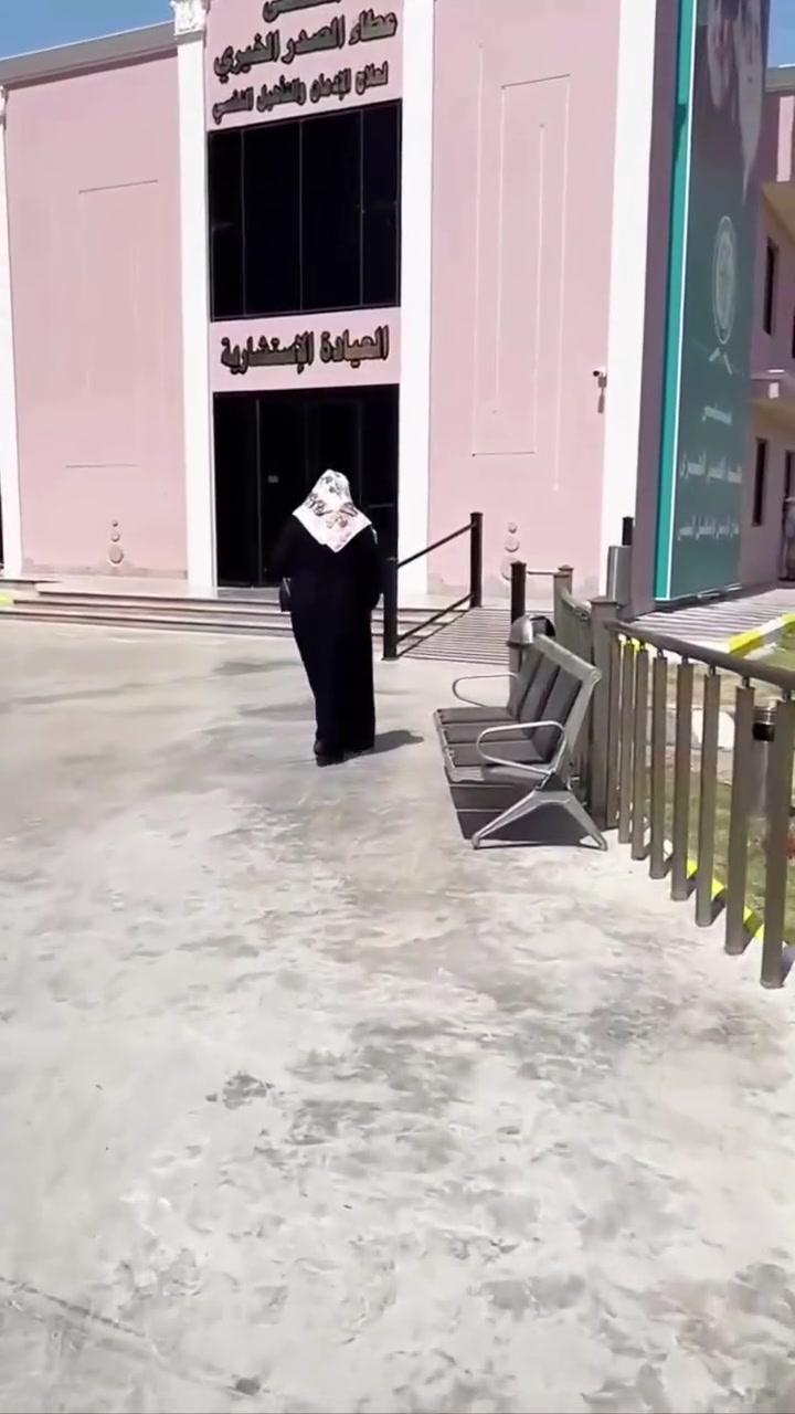 لحظةٌ تختصر حكاية أمٍّ عاد إليها ولدها بعد التعافي 
وبينما ترمي الحلوى ابتهاجًا بعودته كان لسان حالها يقول : 
«شكرًا آل الصدر أعطيتُمونا الأمل، وأعدتم إلينا فرحةً ظننّا أنها غابت.»

مستشفى عطاء الصدر الخيري
العنوان: بغداد – شارع فلسطين
للاتصال والاستفسار: ***********
