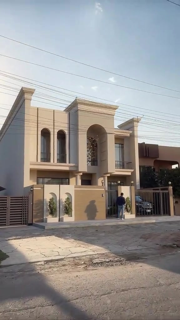 ميم اشراف تنفيذ مكتب قصر الهندسة  منزل بمساحة 300متر مربع واجهة المنزل 12 متر  صممت بنظام النيو كلاسك اجمل التصاميم وابداع في التنفيذ مع مكتب قصر الهندسة حقق احلامك 😎🏗️👷🏻‍♂️ *********** *********** #مكتب_قصر_الهندسة #إكسبلور #explore #قصر_الهندسة #واجهات_خارجية 
