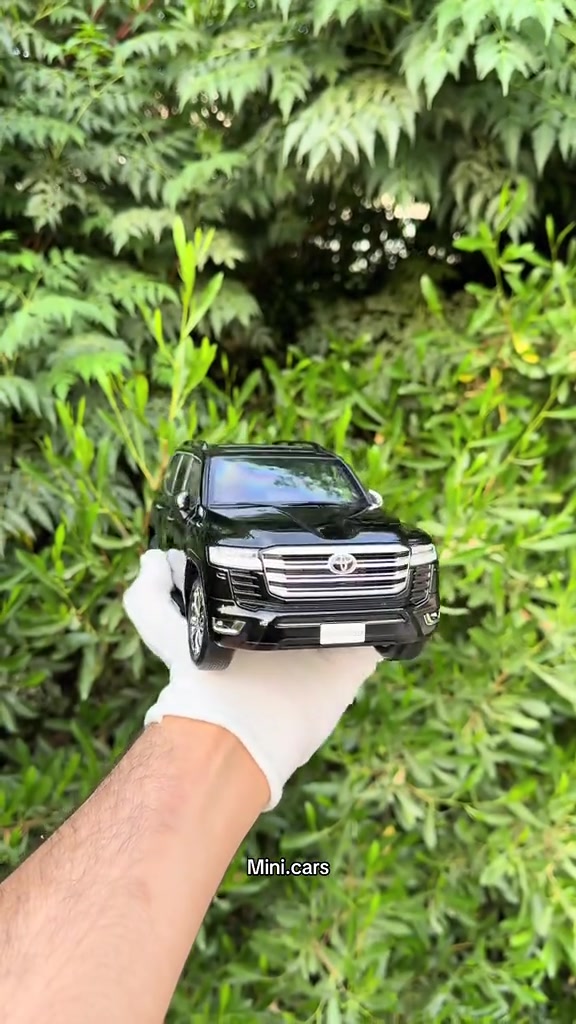 Toyota LC300 2024 Brand: LCD Scale : 1/18  (free delivery inside Erbil) WhatsApp: +9647504702207 ‎التوصيل لجميع مناطق اربيل مجانا ‎گەیاندن بەخۆرایە بۆ ناو شاری هەولێر #lc300 #landcruiser #wanawsha #lcd #toyota 
