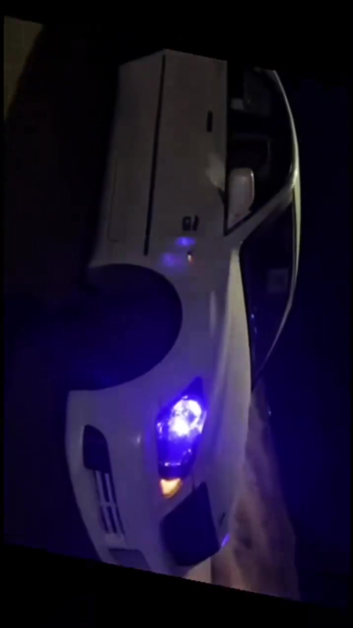 شاهینە 2006ڕۆیاڵ شتی جوان  نمونەی ڕۆیاڵی سپۆڕت کراو ئەمەیە 180گێڕ گەورەی کە م بەنزین خۆر  
 بڕاوە بڕاوە کۆد کراو بەناوخۆمەوەیە هی دەس خۆمە هی مەعرەز نییە شوێن بڕاوەکەی جوان دوراوەتەوە     ناوزەرد کامل کامل سپۆڕت کراوە
سپی سەدەف 
1.بەگ لایت سمۆک 200 ڕەنگ زیاترو ئەلوان لەپۆستەکە دامناوە جامی پێشوو دوای هه ڵگیراوە 
2بلوتوز بیلادی  تەبرید ساردو گەرم بەشەرتی سویچ حاسەی تەبریدو غەزنی تەبریدیشی تیاماوە هیچی دەرناکەم سپێری شەریکەی تیایە 
3 ساڵۆنسا سپۆرت بەکاتمەوە ئەشتوانی کاتمەکەی دەر کەی 
4هایدرۆلیکی تازە گۆڕاوە لەگەڵ سیوەیلی ئەکسل فڵچەی جام بەشەرت پاتری تازەیە مانگێک نابی گۆڕدراوە حاسەی پاتری بۆگواستراوەتەوە هه وای بەر قاچی بۆدانراوەتەوە
5چوار ویلی سپۆرتی سایز18لەسەرە  دووتایەی دوا تازە 
دووتایەی پێش دوومانگ تر ئەبێ بیگۆڕی 
6ناولایتی ڕەش کراوە سەکنی جوانو نزمێ زینۆن بەقەوەتی لەسەرە  فوولی بیلاد زەردی لەسەرە بەشەرت  ئەوەی چاو تێک دا 
لایتی ناوچەی کوێرییشی ئیش ئەکات  
گڵۆپ ناودەشبوڵ هیچی ئیش ناکات  هه مووی مەزبوت  
تکایە مووشتەری نیت سەرم مەیەشێنە   سەیارەکە پارەی لێ دراوە  بۆسعر
وەتس ئاپ نامە بنێرن *********** 
ئەوەی بۆدەس خۆی بیکڕیت ئەحەسێتەوە  دوومانگ  تر جووتی تایەو ڕۆنی مەکینە ئەگۆڕیت کامل مەسرەفو جوانکاری
