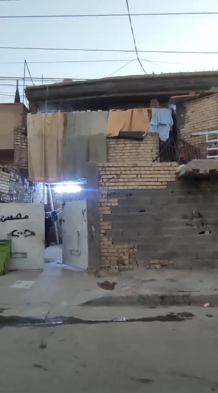 السلام عليكم بيت للبيع مساحه 150متر طابقين يرادله فقط ترميم العنوان الشماعيه حي الرحمه فرع بسام ابو الفلافل السعر خاص رقم الهاتف ***********
