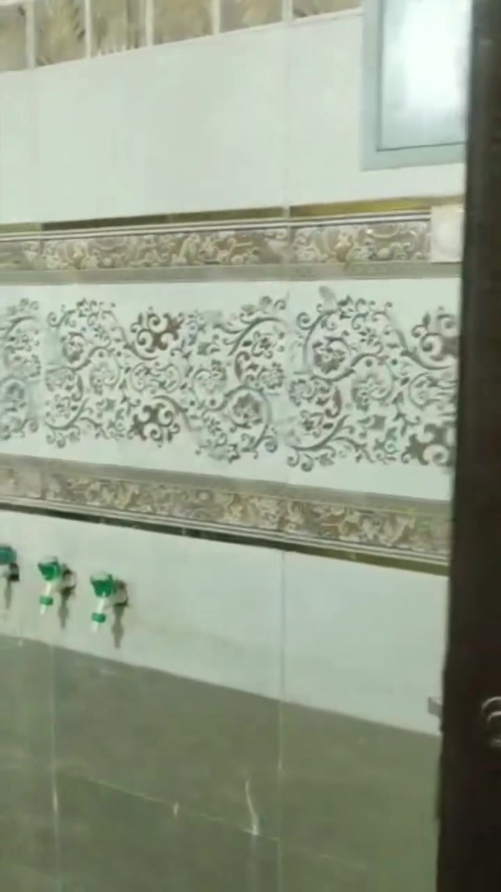 بيت للايجار 50 متر طابقين يم مدرسة الصباح
الطابق الارضي
 صاله هي نفسه مطبخ
وصحيات جوه الدرج
الطابق الثاني
غرفه وصاله وسطح
مال عائله صغيره
للاستفسار اتصال ***********
