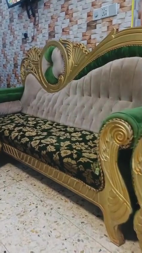السلام عليكم تخم 10  مقاعد  للبيع 
مكان بغداد الرصافه قيم واخذ 
***********

نص مكتوب في الصور:
- أدخل النص