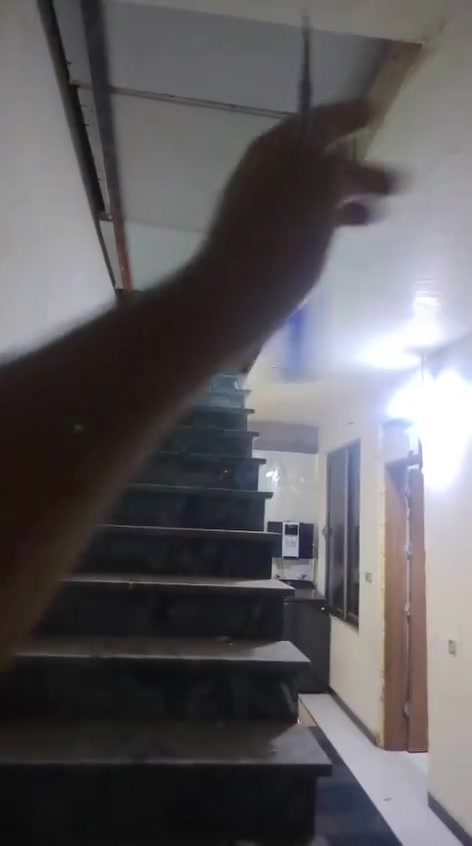 بيت البيع في حي دجلة مساحه ١٠٠الوجه ٦وربع ونزال ١٦ونص  الاسسفار على رقم ***********
