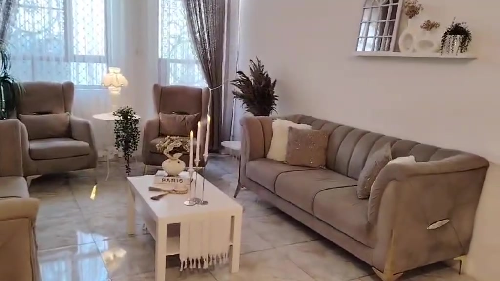 تخم كولش جديد ٥٠٠وبي مجال مكلفه بلشر هذا رقم لتواصل العنوان الحريه شارع عشرين ارقم***********
