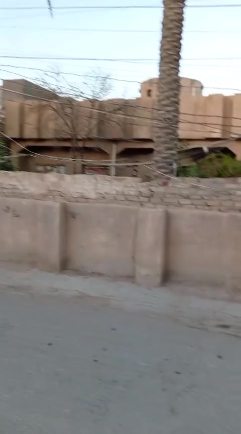 دار للبيع في حي الانتصار رقم العقار09 10/1 مساحة 352 محتويات الدار استقبال غرفتين نوم هول ومطبخ وكراج لاكثر من سيارتين وحديقة كبيرة الدار ممكن ان تباع دار اوقطعة ارض متوفر كافة الخدمات الاستفسار الاتصال بالرقم ***********.
