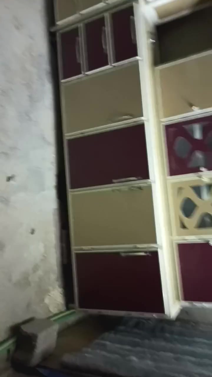 عندي كاونتر6قطع قطعتين مترين ونص وقطعتين متر وسنك متر و10 اللبيع مكاني بغداد أبو دشير ***********
