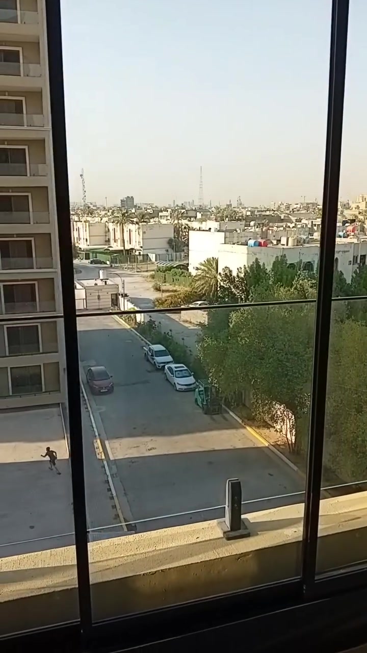 سلام عليكم عمل جام سلايد ٨ ملم سكرتي حراري جام شفاف ز إطار اسود اخوان هذا الجام ضد الاصواط ضد الاتربه ضد الماء الحشرات تخلص من كل المشاكل وبنسبه للي عنده خارجي تابع لسبلت عنده حلين او ايخلي في مكان آخر او نفس الي بالفديو انغير وجه السبلت الخارجي الى واجة الجام ويطلع الهوء بره واكو حل افضل انسوي باب جام وتخلص من الهوء الحار مال السبلت وجماليه افضل بهوايه من تغير وجه الخارجي ملاحظه هذا العمل في مجمع الزهراء سيديه المهندس صادق البرزنجي بغداد نفق الشرطه شارع الاطباء ***********
