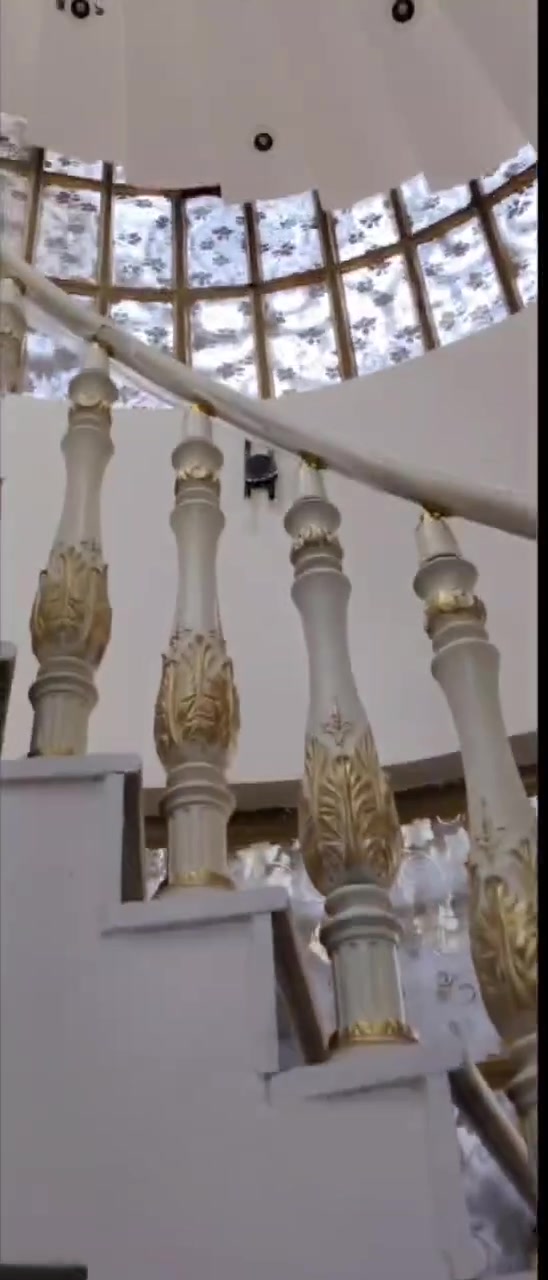 #عرانيص_ملكية
#محجرات_فاخرة
#بلاستيك_ABS
#ديكورات_راقية
🔹 النوع: PVC عظم عاج 🤍
🔹 جميع الموديلات متوفرة 🎨
🔹 جميع الألوان حسب الطلب 🌈
🔹 الوزن: 4 كغم ⚖️
🔹 الارتفاع: 1 متر مع القبضة 📏
🔹 القبضة: ألمنيوم دائرية ✨
🔹 مدة الإنجاز: يوم واحد فقط ⏱️🔥
✨ ليش تختارنا؟
✔️ دقة عالية بالتفاصيل 🎯
✔️ تثبيت وأمان 100% 🔒
✔️ تشطيب نظيف بدون عيوب 👌
✔️ تنفيذ حسب قياس درج بيتك بالضبط 📐
✔️ التزام كامل بالوقت ⏳
✔️ إشراف هندسي 🏗️
✔️ تنظيف بعد انتهاء العمل 🧼
✔️ صيانة وضمان حقيقي ✅
💎 قطعة فنية تعيش لسنين وتبقى عنوان فخامة ببيتك 🏡✨
💰 الأسعار:
▪️ سعر العرنوص: 20 ألف دينار 💵
▪️ الدنكة الرئيسية: 95 ألف دينار 💰
▪️ الجام المقطع لدرج الدور: 65 ألف دينار للمتر 📏
▪️ الجام المقطع لدرج العدل: 60 ألف دينار للمتر 📐
🚚 نعمل في جميع المحافظات الحبيبة 🇮🇶
🚛 خدمة توصيل مواد عرانيص إلى جميع المحافظات
📞 للحجز والاستفسار: *********** ☎️
🔥 احجز اليوم وخلي درج بيتك يصير تحفة فنية تليق بذوقك 👑✨

