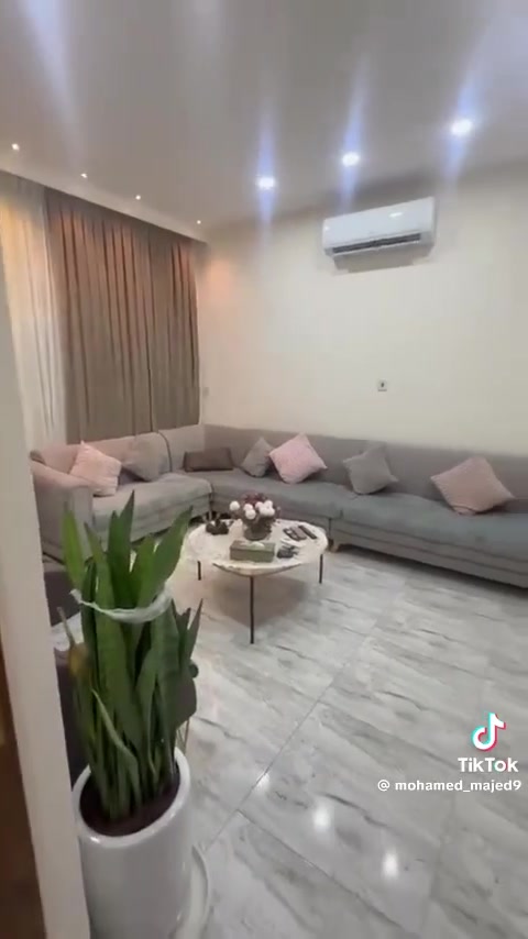 مشتمل  تحفه روعه 📣
مساحه 75متر طابق ونص

طابو زراعي 25 - الرواد الدوره 
مكاتبة + قرار محكمة
خدمات كامله من كلشي : 
( ماء  ،المجاري ، كهرباء ، تبليط ) 

- يباع مع الاثاث
- ماطورات بوستر الصاعد والنازل 
- تخم غرفة الصالة كامل
- المطبخ كامل
- طباخ ،مايكرو ، مرشحة ماركة DLC
- ثلاجة و مجمدة 
- البيت بي ديكورات سقوف ثانوية

للاستفسار راسلني واتساب ***********
