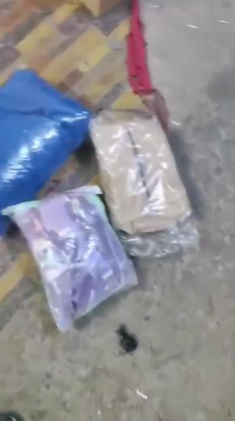 شلعه متنوعه ملابس نسائية شرط الفحص بوجود المندوب 

دشداشه
شلحات
تراكات قطعتين + 3 قطع

30 قطعه اقل طلب 
 متوفر 1000 قطعه

سعر ال 30 قطعه مع التوصيل 185 الف

توصيل مجاني سارعُ بالحجز كمية محدودة
