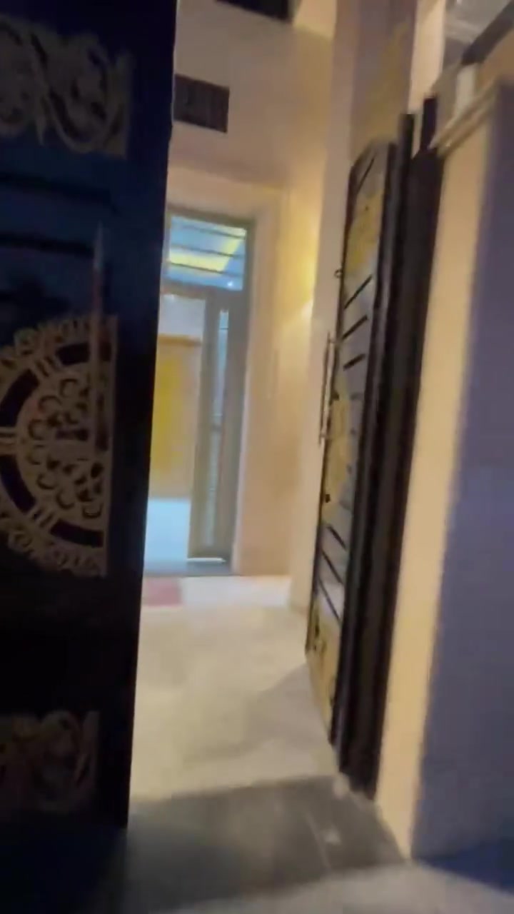 دار للبيع ركن مساحه 170متر واجه 10متر بيت جديد يحتوي على 4غرف نوم العنوان الدورة زراعي ابو طياره بجانب جسر الطابقين المربع الرئاسي 
***********
