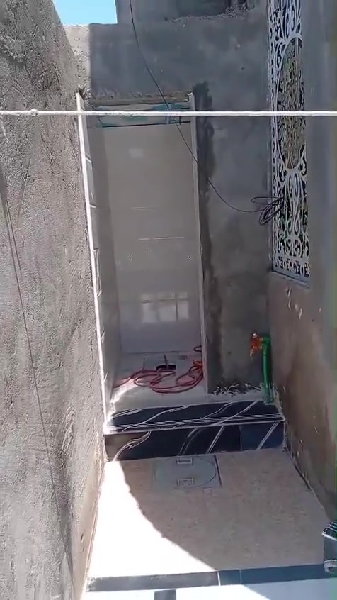 بيت للبيع الشراي احوله الراعيه مباشر
المساحة 130 متر واجهة 7 متر نزال 21 متر البيت فرعي 
طابو زراعي نموذج 23 بي وكالة ونسخة من الطابو
سنة البناء 2023 بناء بلوك مسلح
طابق واحد يحتوي على طارمة صغيرة  ومطبخ وصالة وغرفة منام واحدة وكبيرة وصحيات داخلية وخارجية 
علما النقص فقط بيبان للبيت وسقف غير ملبوخ ومحجر للدرج وسيراميك
العنوان . البصرة . ام النعاج . نزلة معمل ثلج اللامي 
السعر / 65 وبي مجال 
واتساب فقط / ***********
