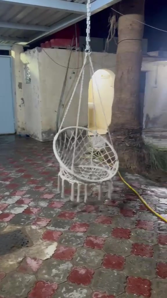 دار للبيع مساحه 215 متر
طابقين بناء قديم .طابو صرف
طابق الاول صب والثاني عكاده 
العنوان نجف حي النصر 
السعر 180 وبي مجال.
***********
