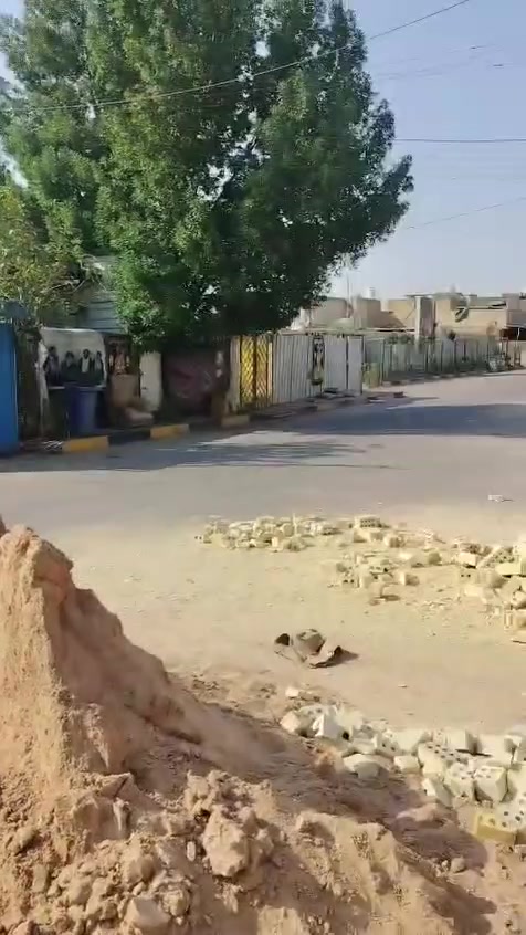 للبيع مساحة ١٢٥م السعر ١٠٠ مليون بيه مجال 
حي الكوفه شارع الصورة فرع أسواق ادم نهايته وجهة على المخازن مقابله مساحة ٢٥م تكدر تسويهة حديقة البيت بناء سنة ٢٠١٨ الاتصال واتساب للراغبين 
***********
