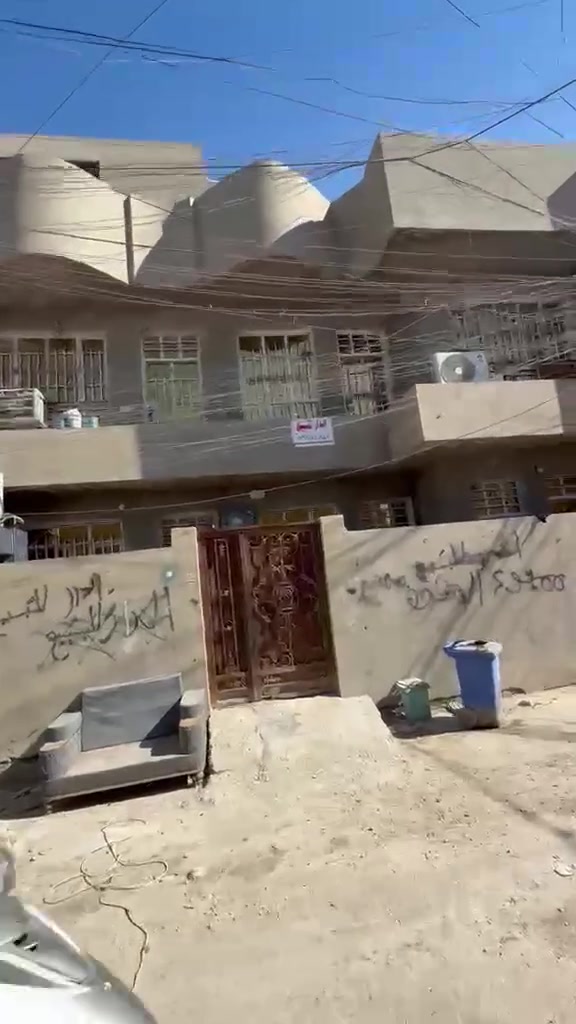 دار للبيع مساحة ١٠٠متر مربع بغداد البلديات شارع المرور قرب محلات سيد هاني للاستفسارعلىالرقم ***********

