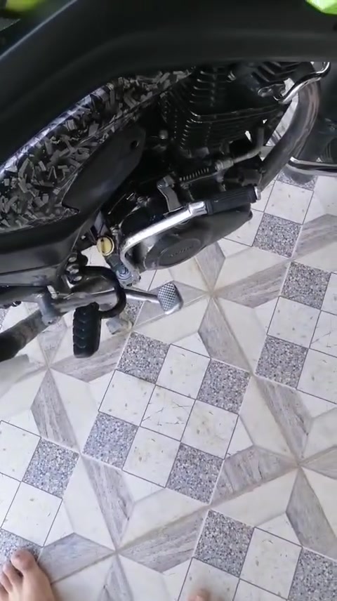 سلام عليكم 
من رخصت الأدمن هاوجي للبيع فقط مثل ما موضح بل صوره بعده نضيف تخم تايرات جدتت دهن جديد دراجه انضف من الي بل صوره بعد السعر مليون و٨٠٠وبيه مجال للشراي رقم التواصل ***********  
للي يحب يتواصل موديل ١٩
