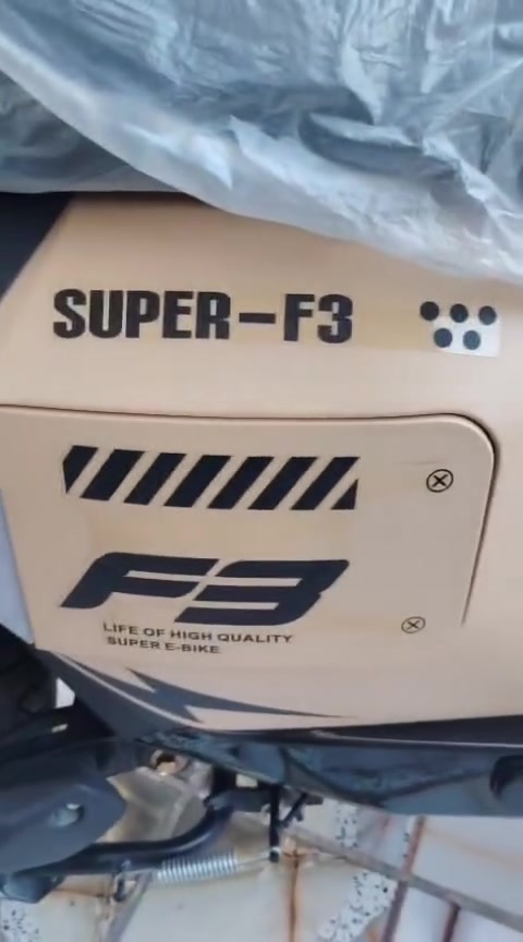 دراجة SUPER - F3 موديل 2026 للبيع
دراجة جديدة استعمال قليل
5 بطاريات كبار
شكل مميز
شاشة بلوتوث
 نظام 4 سرع
السرعة القصوى أكثر من 80 
تشغيل سويج العدد 2  
 كهربائيات كلهن شغالة
لايت عالي وناصي وبگ لايت 
ونشرات جانبية
هورن وأشاير يمنى ويسرى 
 شحن سريع شاحنة اصلية 
 نضام ال P توقف الدراجة  
 نضام ال R رجوع للخلف
مانع للسرقة 
 صندوق داخلي
دراجة كلش نظيفة نضيفة 

اريدها ب650 الف
مكاني بغداد
للتواصل : ***********
