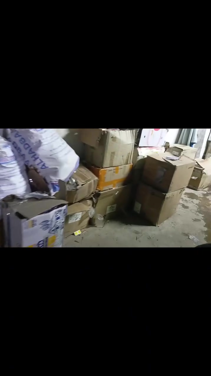 غراض لبيع مال تعزيله محل كفرت جديد وقديم وحديد بيدراء ايربوتات
كيبلات ايفون
