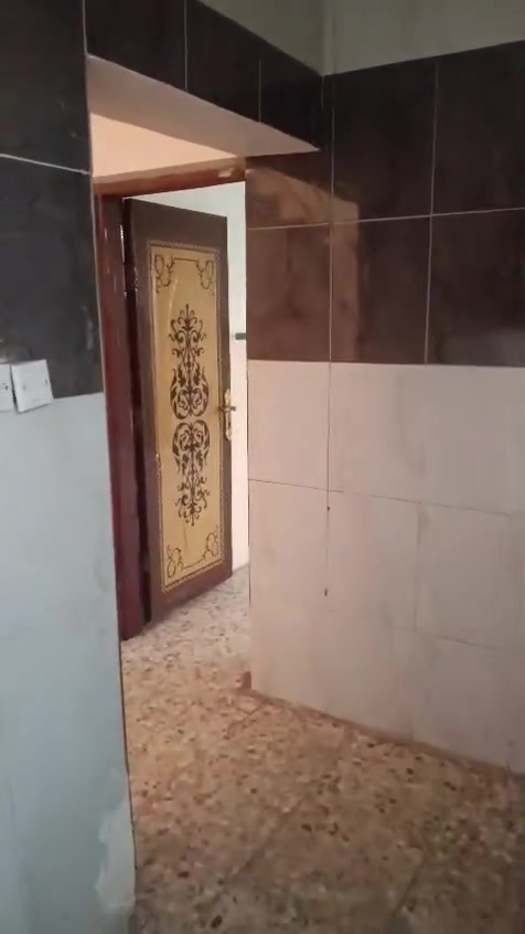 سلام عليكم بيت قاط ونص للأيجار مساحة100يحتوي على ستقبال وغرفه ومطبخ وصحيات ومساحة درج غرفه فوك وحمام(***********) بي واتساب
