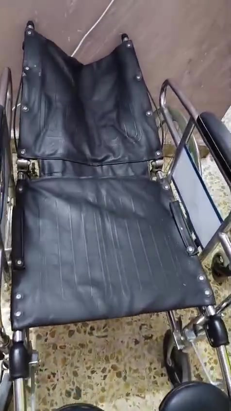 عربانه معوقين وتصير سرير جديده غير مستخدمه سعر 125 وبيه مال
