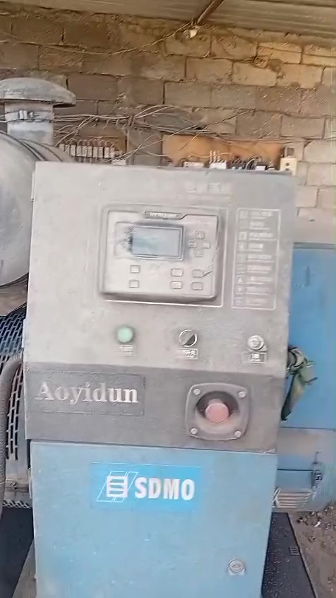 للبيع كمنز ٢٤ ١١٤ راس توليد ٢٥٠ كيفي مكينة خير من الله مامفتوحه لا صرف ولا بخار 
سبب البيع كبر حجمها ع موقع 
بسعر مناسب
***********
