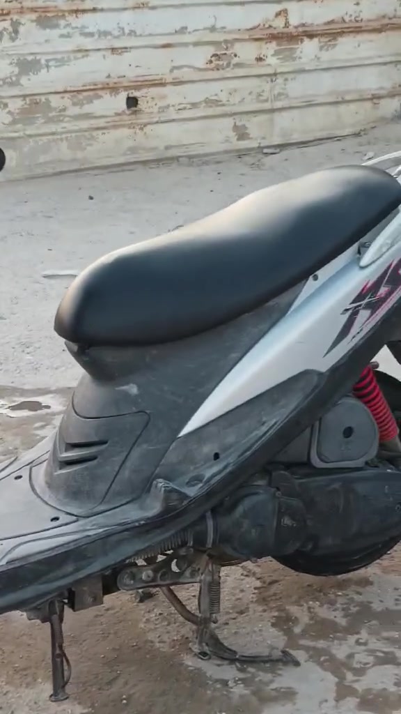 السلام عليكم ماكس عدله دراجه نازلة رمبه اقل شهر بلاديه كلهه مابيه اي شي تجاري جيب وياك فيتر وفحص دراجه كله ختم واحد حته الملاح ختم تجي وشوف سعرة قفل ١٢٠٠  الاتصال ***********
