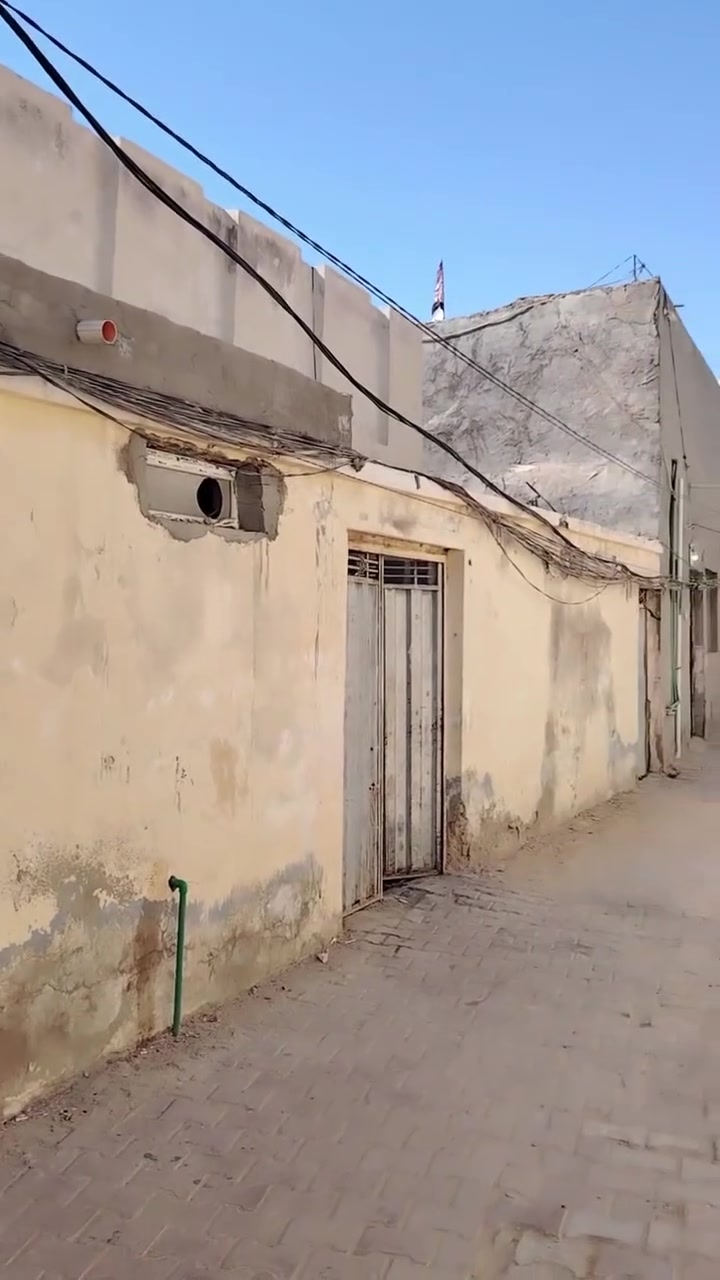 #مكلف بالنشر 
السلام عليكم 
بيت البيع طابو صرف مساحه ٢٣٤ متر وياه مشتمل 

📍موقع البيت المناذرة  بشارع مرقد محمد بن حنفيه و قرب مركز شرطه
التفاصيل اكثر اتصل ‏‪***********‬‏
او مراسله

