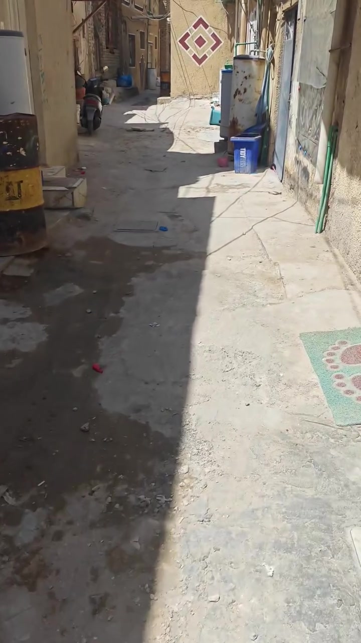 بيت للرهن المساحة 50 متر يحتوي على غرفة وصالة طابق واحد 
العنوان شارع ابو طالب داخل فرع جملة الكرار 
المبلغ 15 مليون لمدة سنة وقابل للتجديد 
رقم الهاتف للتواصل والاستفسار  ‏‪***********‬‏ @إشارة
