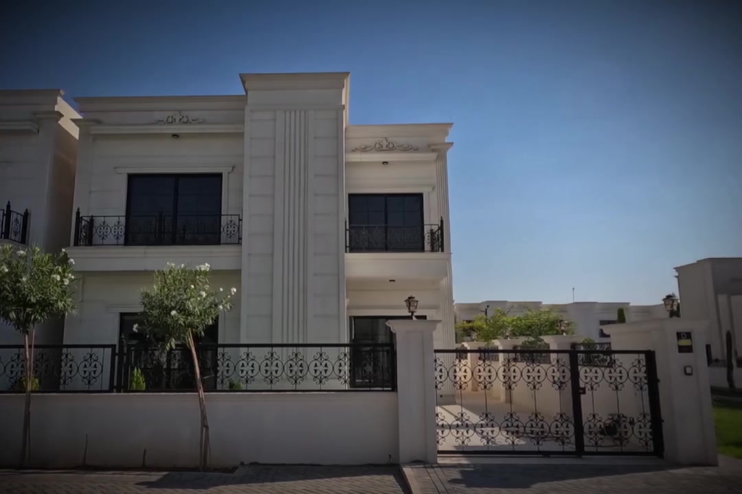 ■ منزل 🏠 للبيع في مجمع أرام ٢  
■ ركن مساحه ٢٨٦ متر
■ ٤ غرف نوم ٣ سويت
■ استقبال + هول 
■ مطبخ حار وبارد
■ يقع على طريق ١٢٠م قرب القريه الايطاليه ٢
■ للإستفسار  *********** / ***********
■ تفاصيل المنزل داخل الفيديو ⬇️
