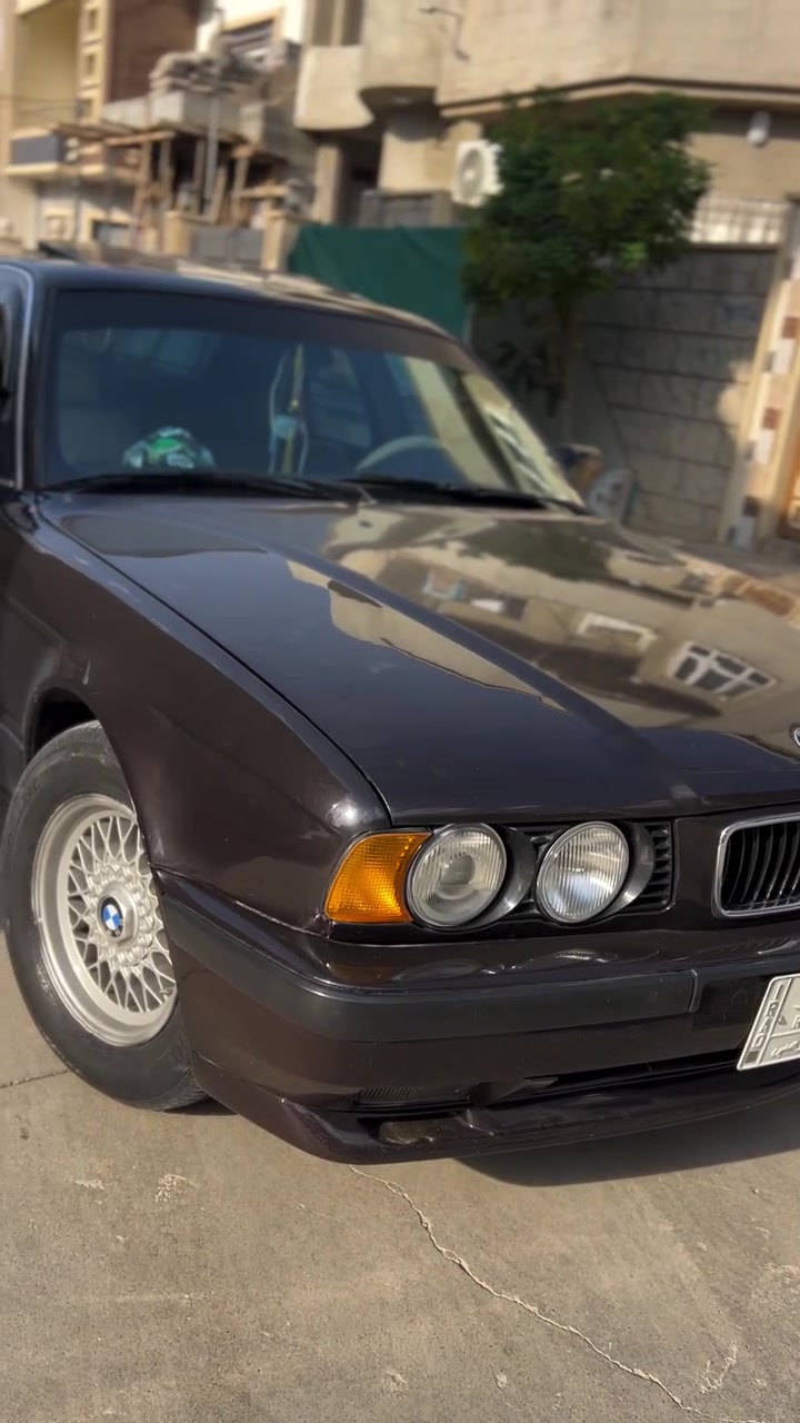 للبيع BMW 520
نضيفه 
كير عادي 
تبريد ثلج 
غرفه جديده 
فتحه سلايت
السيارة مصبوغه جماليه
شرط التحويل
السعر قفل 52 
موصل 
الرقم ***********

نص مكتوب في الصور:
- MOSUL