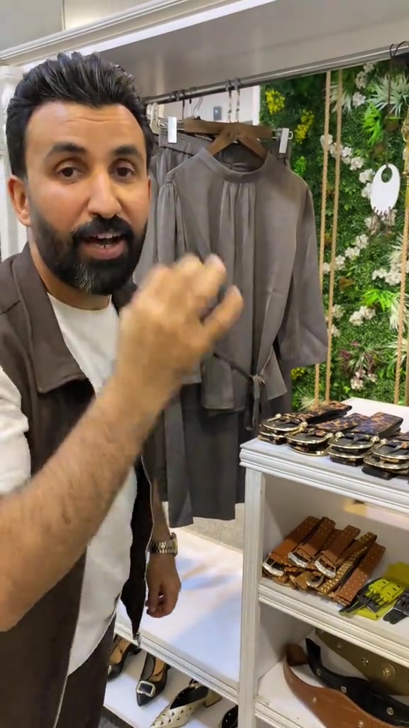 احلى سوت بأحلى سعر 🫰🏼🫢 . . . سعر التوصيل 5 الاف دينار  بغداد وكل المحافظات 🚖  العنوان : بغداد الدورة سوق الاثوريين شارع نادي المجتمع العائلي رقم الهاتف ***********___***********  . . . . . . . #ملابس #ازياء #اكسبلور 
