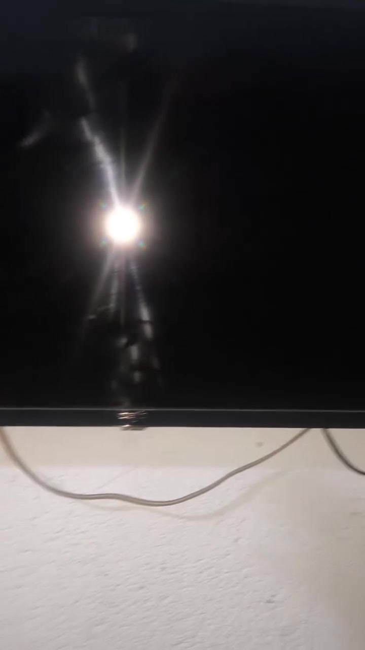 بلازما حجم 32 بعد هي نظافه فول 100% سعرها 100 شوفه عينكم بالتصوير متواجد واتساب اللي يحب يراسلنا عليها خدمه الطيبين ***********
