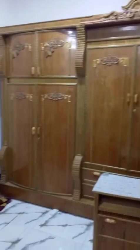 السلام عليكم مكلف بالنشر غرفة اخشاب تسكام صاج درج اول الغرفه كلش نضيفه لا جلغ ولا شخط جديد حيل خون تسكام الغرفه سعر ٩٠٠ او بيه مجال بسيط العنوان حله ورديه خارج رقم صاحب الغرفه *********** حجي حسين
