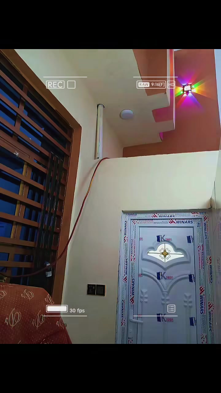 بيت 100م للبيع بناء درجه اولى في ملحق النداء قريب على شارع كربلاء وقريب على شارع قنبر  سقف صب كونكريت بناء جمهوري السعر مناسب جداً جداً بيع مستعجل رقم الدار 67706لااستفسار***********

