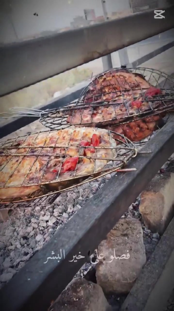 السلام عليكم ورحمة الله وبركاتة الحجز متوفر يوجد لدينا خدمه توصيل يوجد لدينا دجاج ذبح على الفحم يوجد لدينا دجاج مجمد على الفحم يوجد لدينا اجنحه على الفحم يوجد لدينا جري قلي للحجز او الستفسار رقم الهاتف ***********
