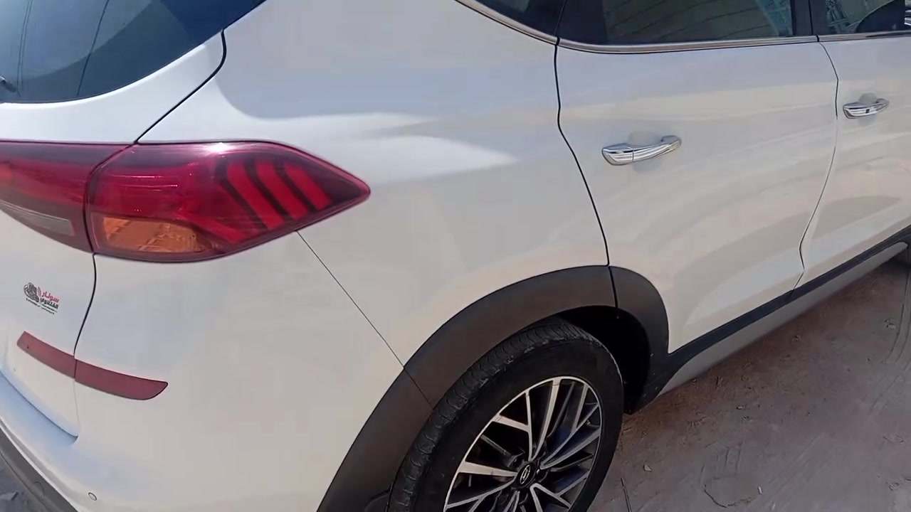 توسان موديل 20 جيكي شركه الكاصد  كفاله عامه رقم بغداد فول مواصفات من عده بنرامه سياره على وضع الشركه شرط سونار 185رقم موبايل ***********بي واتساب مكانه الديوانية 
محرك 2000كفاله عامه 
ماشيه 100
دواخل صاج 
حساس امامي وخلفي 
كشنات كهربايه 
رادار +كامره اماميه 
بصمه +بصمة ابواب 
مري شفط 
إشارة ترحيب 
كشن لونين بقلاوي
وبعد هواي بيه مواصفات
