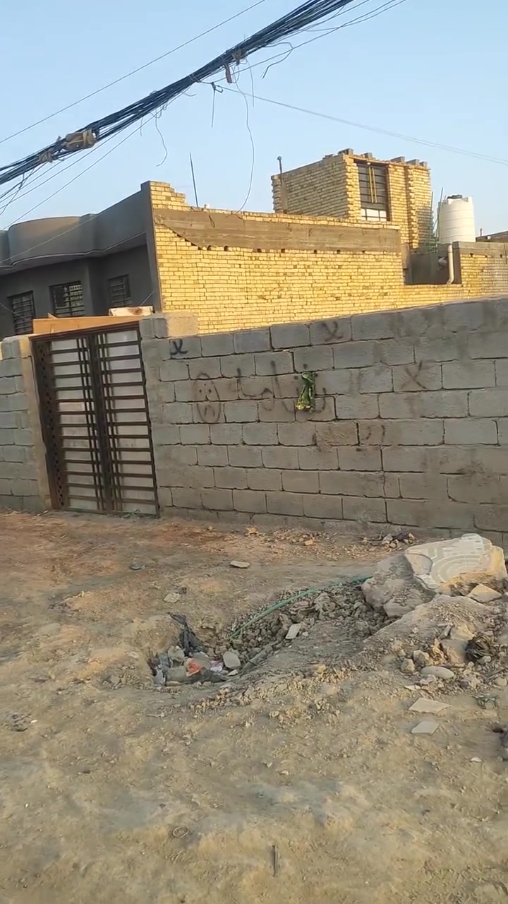 قطعة بكاع عامر ال حامي 
قريبه على الشارع السايدين
المساحه 240متر ركن على شارعين مسيجه وجميع الخدمات موجوده حتى مجاري واصلته
رقم صاحب القطعه
***********
