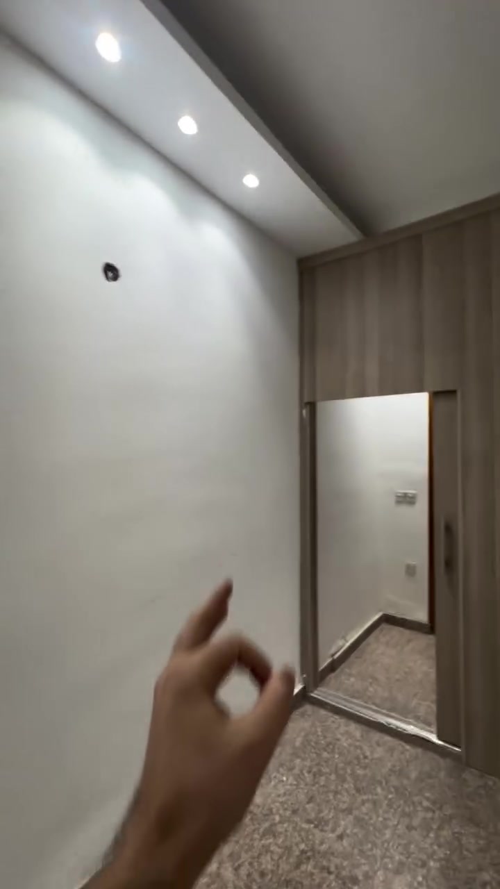 عرض كلش مرتب بيت مساحة ٥٥ مجهز كامل بالسبالت  مجاور مطعم حجي حسين 
700$ قفل شركات او عاوائل 
للاستفسار ***********
