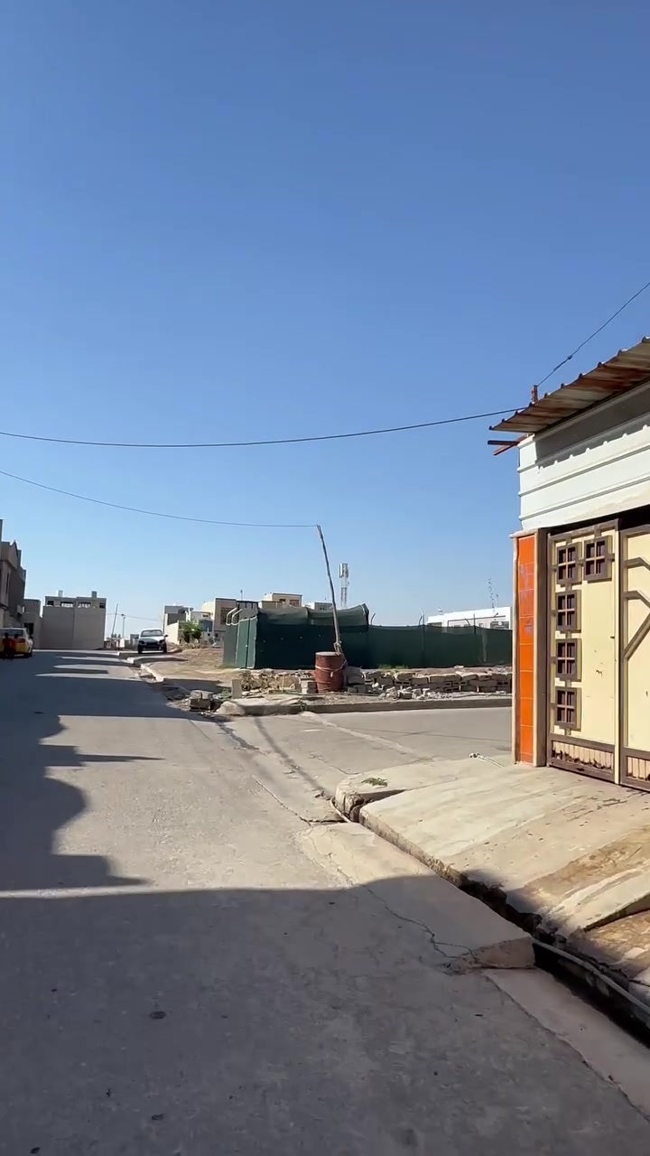 دار سكني للبيع 
في حي السماح قرب المدارس الصينية 
وقرب جامع فاطفة الزهراء 
مساحة 100 متر طابقين 
الواجهة 5×20
سند طابو ملك صرف 
اتجهة شىروق 
بناءزيرو تسليم فوري 
***********
***********
مكتب واتار للعقار سايدين حي السماح الاركان مقابل مرطبات دبي وقرب صيدلية المشاعل 
نسقبل جميع العروض التجاري والسكني
