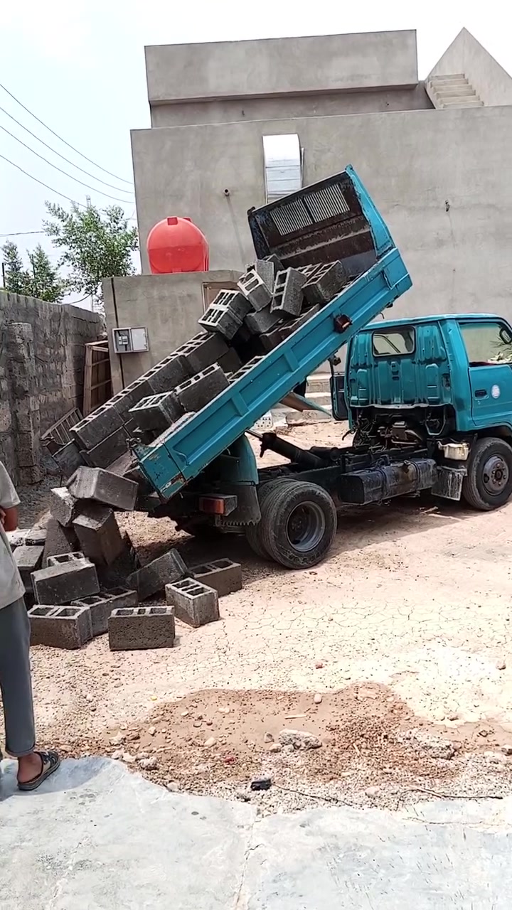 للبيع مستعجل رقم بغداد نقدم فقط  م96سياره  جاهز ه كير مضخه قلاب بلادي مكينه بيه بخاربس سياره شغاله سعر70م***********
