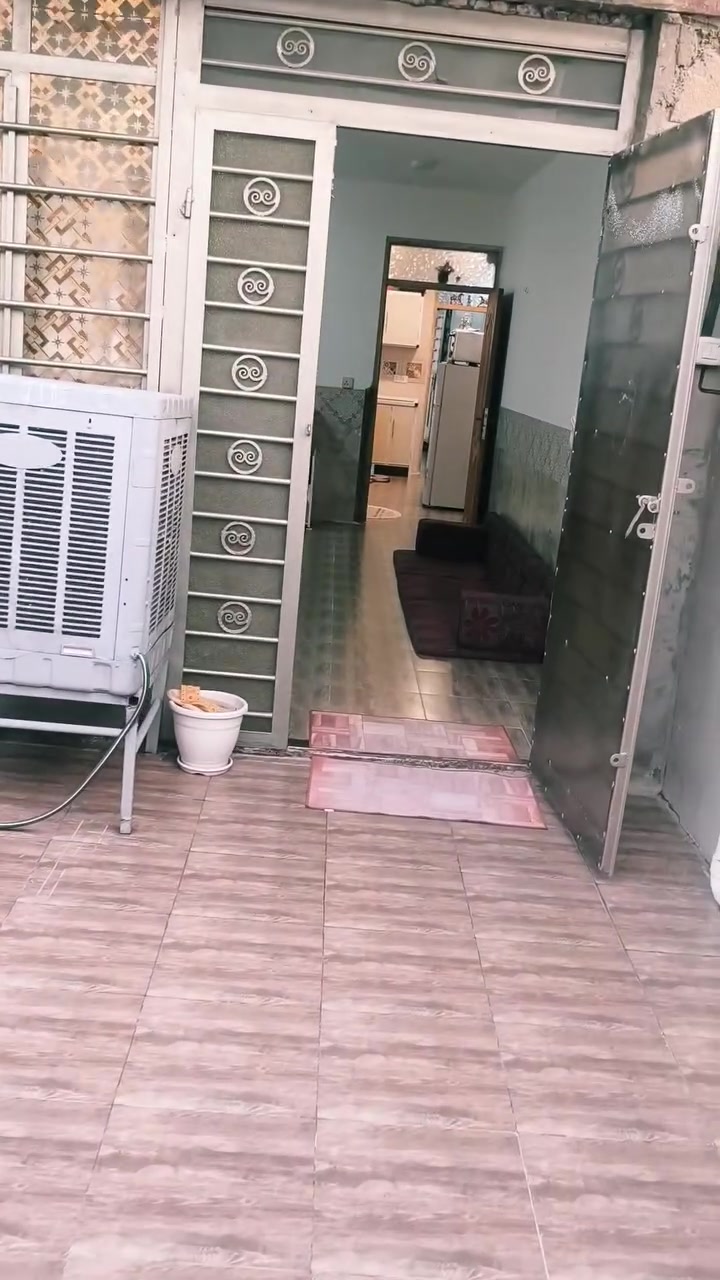سلام عليكم.  دار للبيع زراعي سند 25 بيت مدخل واحد. مساحه البيت 120 متر يحتوي.  طرمه وستقبال 6متر وهيه صاله هيه مطبخ غرفه نوم وحده.  تره طول. 7 متر. حمام. ولواليت غربي وشرقي    البيت جديد سيراميك. كاشي بياض.  كهرباء نضام سبالت.   بيت كامل.  صطح كامل. بيت عكاده.  مثل مموضح بلفديو. عنوان جسر ديالى القديم بستان شارع الحدادين مقابل عماره دفاعي. ثالث فرع ع يسره بيت داخل فرع رابع بيت اول دخول فرع قريب ع شارع العام ومدخل ثاني من شارع 60 بيت ضهره ع طاقه.  سعر البيت 50.  ///////***********///////
