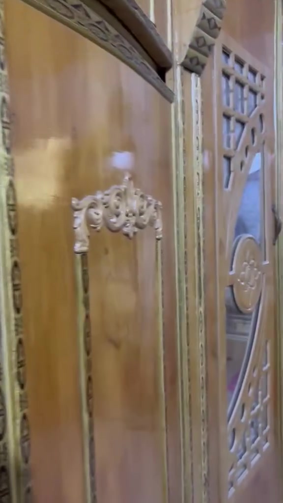 غرفه اخشاب • ٣ شهور • بلا كسر