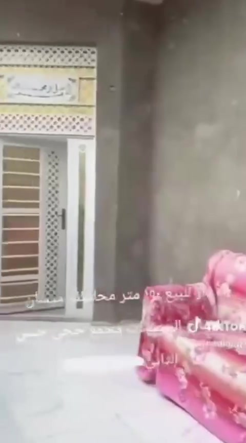 السلام عليكم ورحمه الله وبركاته
يتوفر دار مساحة 150م حجي حسن الثانية الجمعيات يتكون من ساحة استقبال صالة مطبخ غرفه نوم عدد 2 صحيات داخلية وخارجية ومنور
لتواصل اكثر الاتصال على الارقام التاليه 
***********
***********
 مع العلم المكتب مجاز رسميا لضمان حق الطرفين ومستعدون لتوسط لبيع وشراء وايجارات كافة الدور والأراضي الزراعية والسكنية
