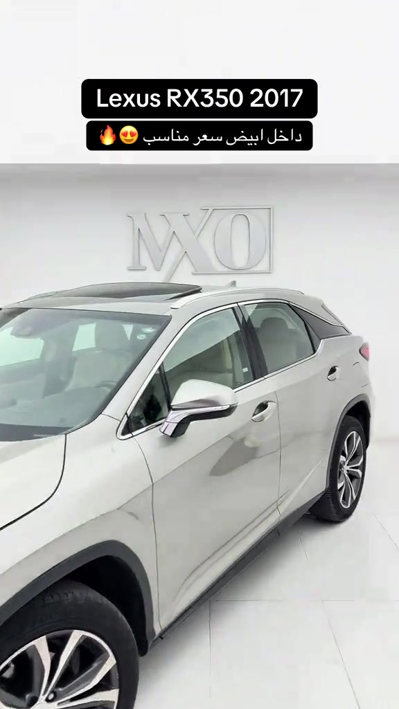 ***********-*********** #mxomotors #شعب_الصيني_ماله_حل😂😂 #explore #foryou #trending 

نص مكتوب في الصور:
- Lexus RX350 2017
- داخل ابيض سعر مناسب 🔥😍